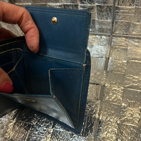Authentic Louis Vuitton sapphire blue EPI bifold wallet - Picture 4 of 13